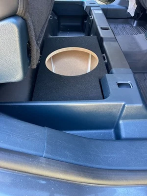 Коробка сабвуфера Ford Maverick 2022-2025 передняя сторона 1-8 дюймов с креплением усилителя корпуса Zenclosures - Изображение 1 из 4