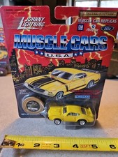Johnny Lightning Muscle Cars USA 1969 Olds 442 Series 9 07446 yellow Cragar Mags