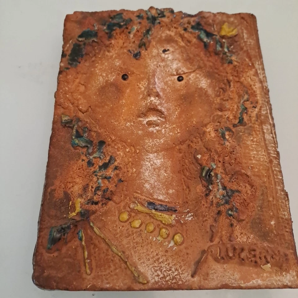 LUCERNI UGO FORMELLA TERRACOTTA VOLTO DONNA - Immagine 1 di 4