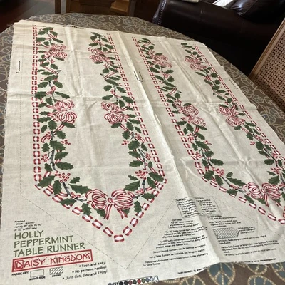 De colección Daisy Kingdom Acebo Menta Navidad Corredor de Mesa Hágalo Usted Mismo Panel ¡Nuevo! Foto 1 de 4