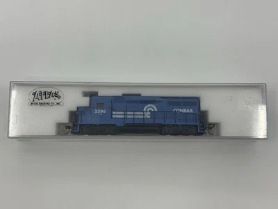 N Scale Atlas 4724 Conrail EMD GP30 Powered Diesel Locomotive CR #2206 - Image 1 of 4