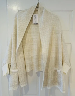 Simply Noelle NWT Cream Geo Print Wrap/Shawl One Sz Kimono Sleeves Pockets Cozy - Image 1 of 4