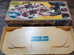 De colección Play N Carry Combat Command Army Hot Wheels Matchbox Fast 111's Corgi Jr - Imagen 1 de 5