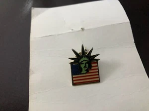 Pin de solapa del Estatuto de la Libertad - Imagen 1 de 2