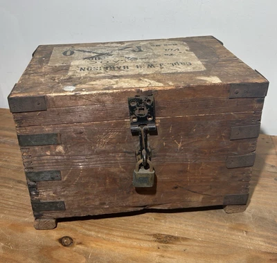 ANTIQUE WW1 1900s BRITISH ARMY OFFICER’S CAMPAIGN BOX A.O.C, KARACHI CAPT J.W.H. - Image 1 of 4