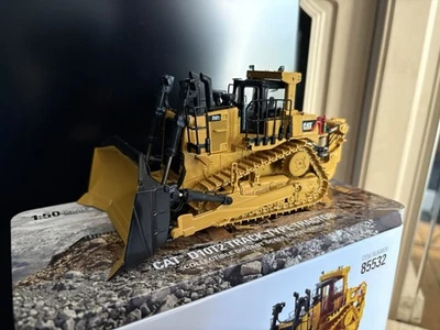 Diecast Masters 85532 Cat D10T2 Track-Type Tractor 1:50 Scale in Original Tin - Image 1 of 4