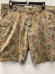 Denim & Flower mens 36x9 Beige with Hawaiian print shorts. Ricky Singh.