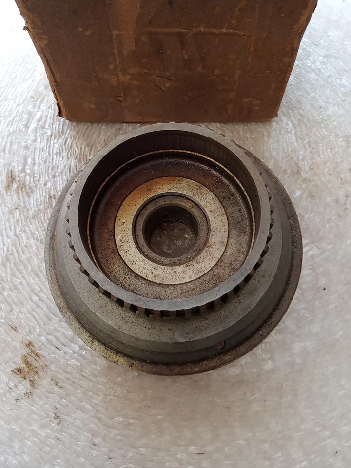 916946 (J3165600) NOS 1951-71 WILLYS JEEP A/T CUBIERTA EMBRAGUE DELANTERO Foto 1 de 4