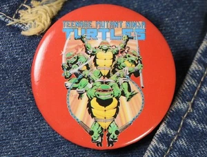 Vintage Teenage Mutant Ninja Turtles fumetti bottone rosso spilla posteriore 2" TMNT cartone animato - Foto 1 di 5