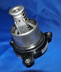 2017-2021 Porsche Panamera Macan Cayenne 2.9L 3.0L 4.0L Engine Thermostat OEM - Picture 1 of 6