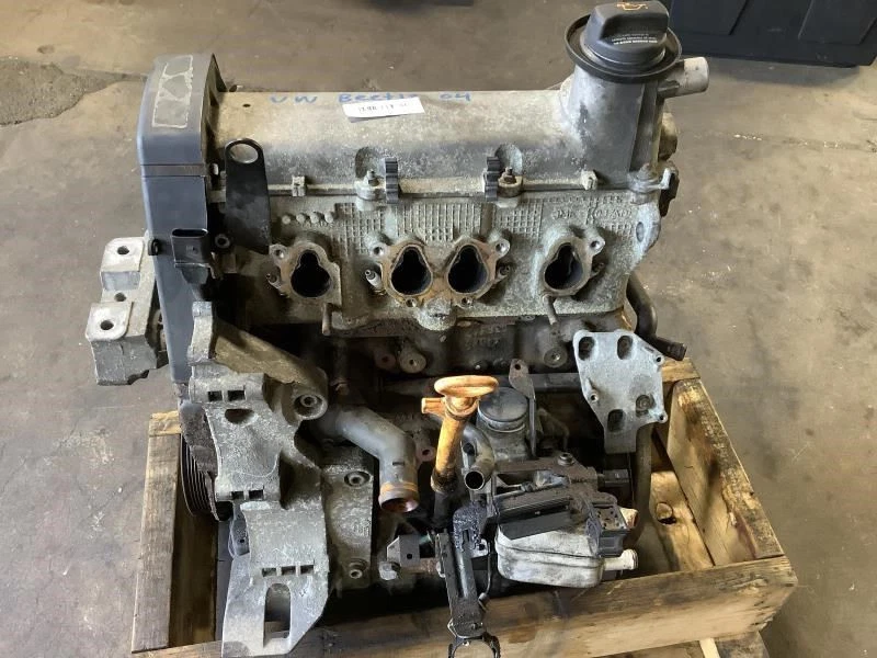 Volkswagen Beetle 2003 2005 convertible motor de gasolina de 2,0 L (vin M, quinto dígito) Foto 1 de 4