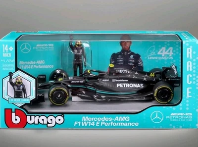 Coche y figura diecast Bburago Fórmula 1 Mercedes-AMG F1 George Russell #63 1/24 Foto 1 de 4