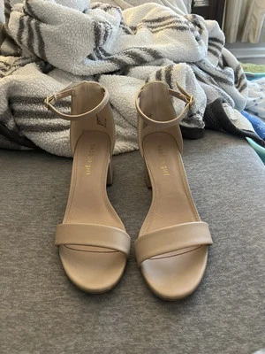 tacón bloque bronceado simple Foto 1 de 4