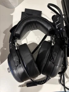 Stratus 50 Digital Aviation Headset Like New - Picture 1 of 3