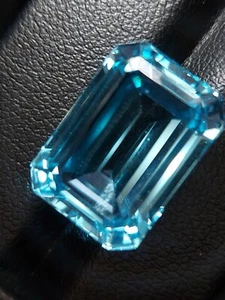 Loupe clean blue topaz gemstone - faceted natural sky blue Topaz 20.00 CTS - Picture 1 of 12