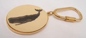 Vintage Barlow Scrimshaw Schlüsselanhänger Wal & goldfarbenes Metall - Bild 1 von 5