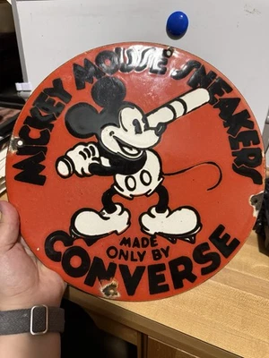Letrero de Mickey converse de metal Foto 1 de 2