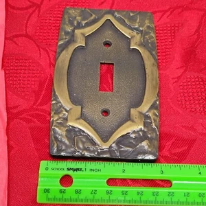Vintage Amerock Antik Messing Monterey gehämmert einzelne Schalterplatte Abdeckung - Bild 1 von 6
