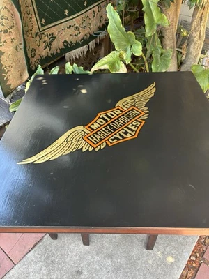 Mesa y 4 sillas Harley Emblem Eagle Wings Foto 1 de 2