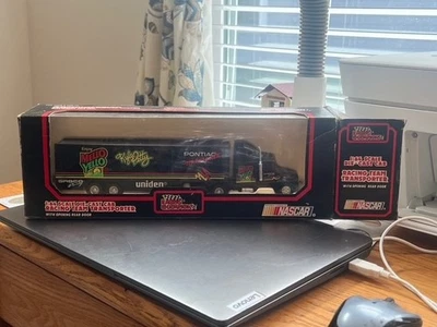 Racing Team Transporter escala 1:64 NASCAR Mello amarillo Kyle Petty fundido a presión bonito Foto 1 de 4
