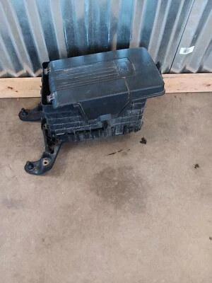 2013 Volkswagen CC Battery Tray 1K0-915-333-H set Foto 1 de 4