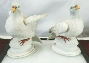 Pair Of ENESCO White Dove Porcelain Figurines / Vintage / Stickers / 2 Birds - Picture 1 of 8