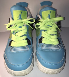 Jordan Air Jordan 1 Mid Signal Azul - Outfits de artistas