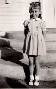 Foto de Colección - Niña Adorable después de su Séptimo Cumpleaños Fiesta WOB | Noviembre 1945 - Imagen 1 de 3