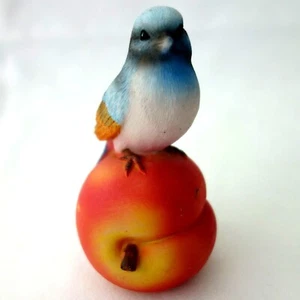 Vintage Bluebird sitzend auf Pfirsich matt veredelte Keramikfigur unbeschriftet - Bild 1 von 5