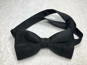 PHILIP STUART VERSTELLBARE HERRENFLIEGE EINFARBIG SCHWARZ MIT QUADRATISCHEM MUSTER NEU OHNE ETIKETT - Bild 1 von 4