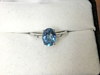 Juego de baguettes aguamarina y diamantes en montaje de platino hecho a mano Foto 1 de 4