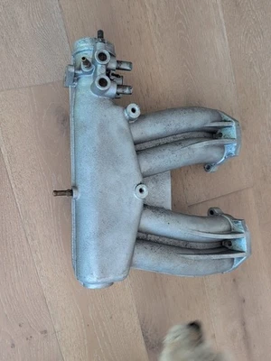 Coletor de admissão Volvo 1800E 1800ES injeção de combustível - Imagem 1 de 4