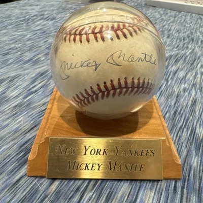 Mickey Mantle Autographed Baseball JSA Certified Sweet Spot Auto - Image 1 of 3