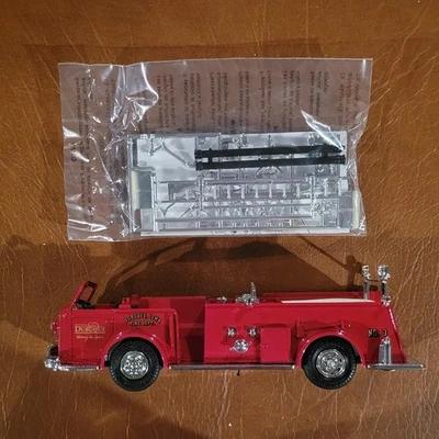 Ertl 1948 年美国 La France Penney's 消防卡车压铸银行 1: 30 — 第 1/4 张图片
