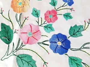 Vtg HAND APPLIQUE AND HAND EMBROIDERY TABLECLOTH - 67 X 86" - Very beautiful! - Picture 1 of 11