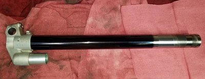 KX450F KAWASAKI 2017 HORQUILLA DERECHA INFERIOR TUBO INTERIOR 44013-0279 Foto 1 de 4