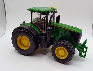 Britains John Deere 7230R Tractor 1:32 Scale - Picture 1 of 4
