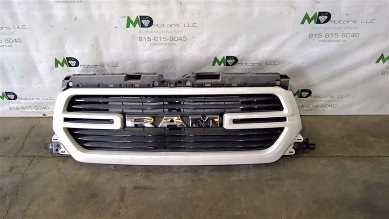 RAM 1500 2019-2021 PARACHOQUES RADIADOR DELANTERO REJILLA CUBIERTA OEM 68366528AH Foto 1 de 4