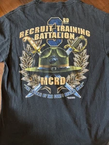 2006 U.S. Marines 3er Batallón de Entrenamiento de Reclutas Camiseta Gráfica Doble Cara LG - Imagen 1 de 7