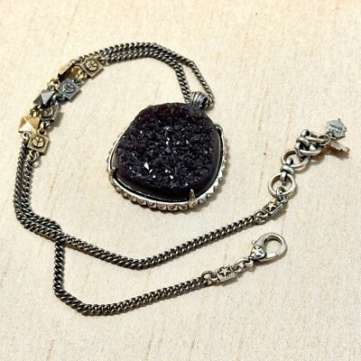 Pingente druso falso marca da sorte em corrente de metal mista com sinais de paz, 18 - 21,5" - Imagem 1 de 4