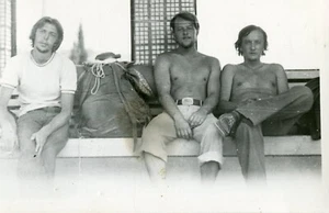 Shirtless handsome young men bulge beach trunks gay int vtg photo - Bild 1 von 3