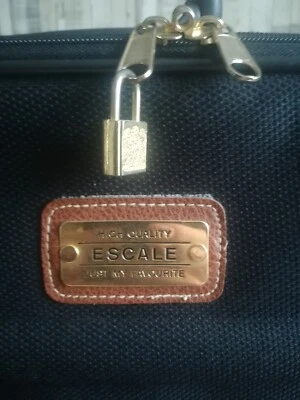 Zwei große Reisekoffer. Mit Rollen. Im sehr guten und gepflegten Zustand!! - Bild 1 von 4