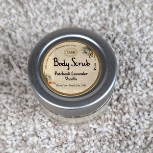 Sabon Körperpeeling Patchouli Lavendel Vanille Totes Meer Salz 2 Oz. Feuchtigkeitsspendend - Bild 1 von 3