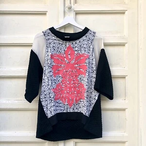 Maglia over Space Style Concept By Simona Corsellini nera e panna, disegno fluo - Foto 1 di 7