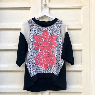 Maglia over Space Style Concept By Simona Corsellini nera e panna, disegno fluo - Immagine 1 di 4