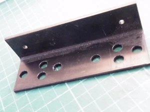 Gebohrt 2 x TO3 Kühlkörper Montageplatte Transferwinkel schwarz Alu 50g 649 - Bild 1 von 6