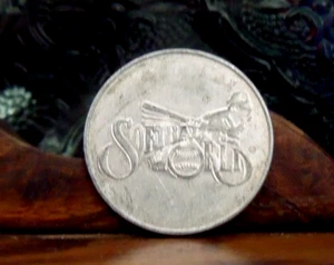 SOFTBALL WORLD GOOD FOR 50 CENTS IN TRADE TOKEN RARE ONE - Imagen 1 de 2