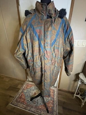 Komitor Women's Vintage Hooded Puffer Ski Jacket Multi Color Retro 80’s Read Inf - Image 1 of 4