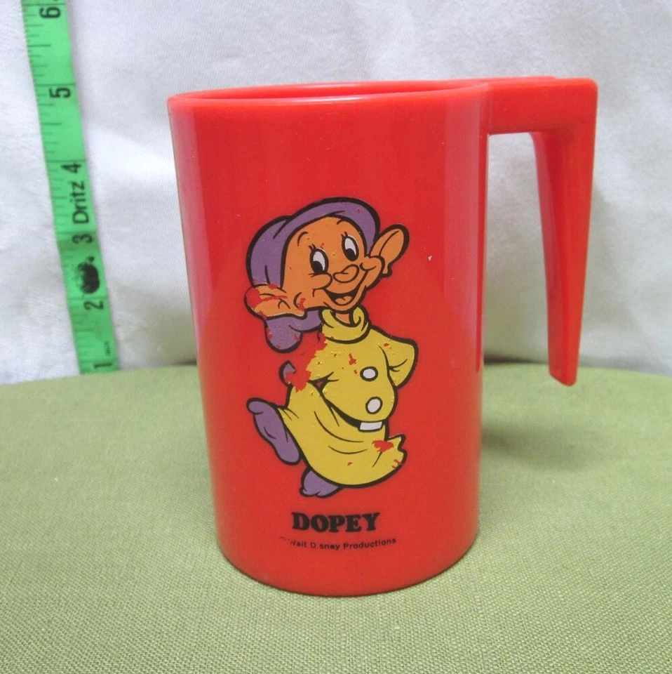 Taza de leche de plástico DOPEY Blancanieves siete enanitos taza años 70 dibujos animados Disney rara Foto 1 de 1