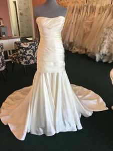 Allure Romance Wedding Dress 10 Ivory Fitted Ruching Satin Buttons Stye 2752 - Picture 1 of 2
